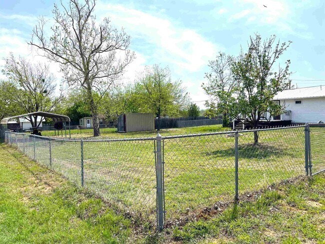 Building Photo - 1101 E College St