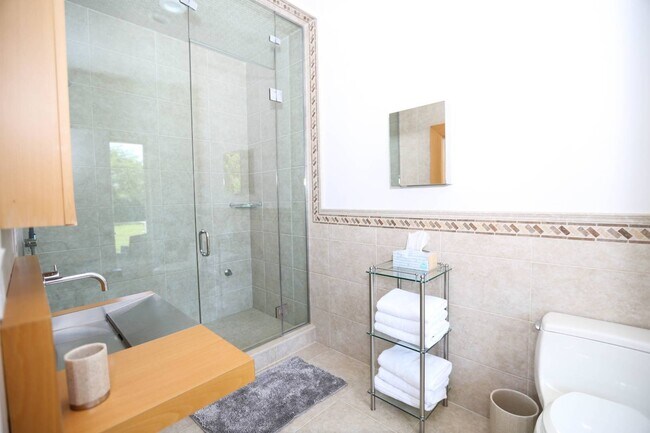 Building Photo - 117 Erica's Ln