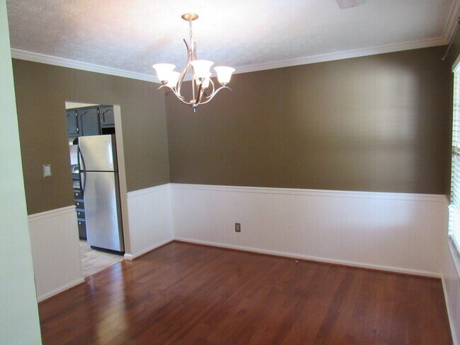 Building Photo - 3-Bedroom Cedar Bluff home available November 2024