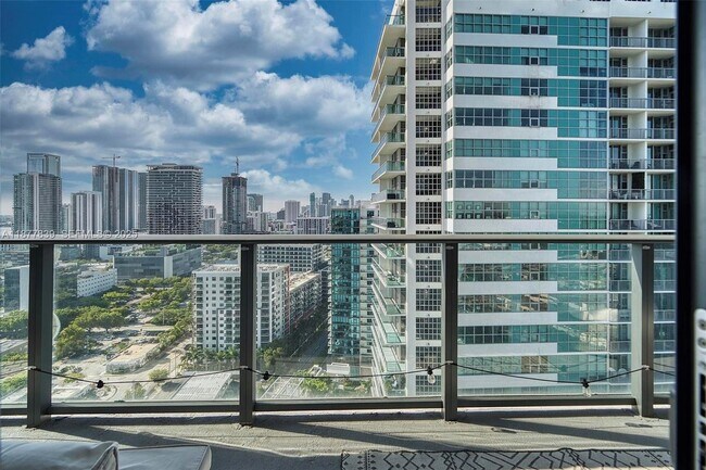 Building Photo - 121 NE 34th St