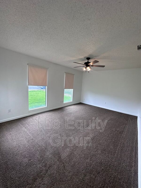 Building Photo - 534 Ash St