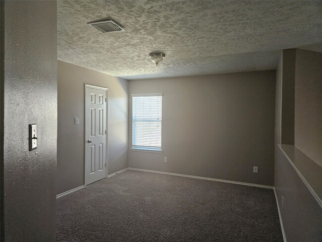 Building Photo - 18468 Sunrise Oaks Ct