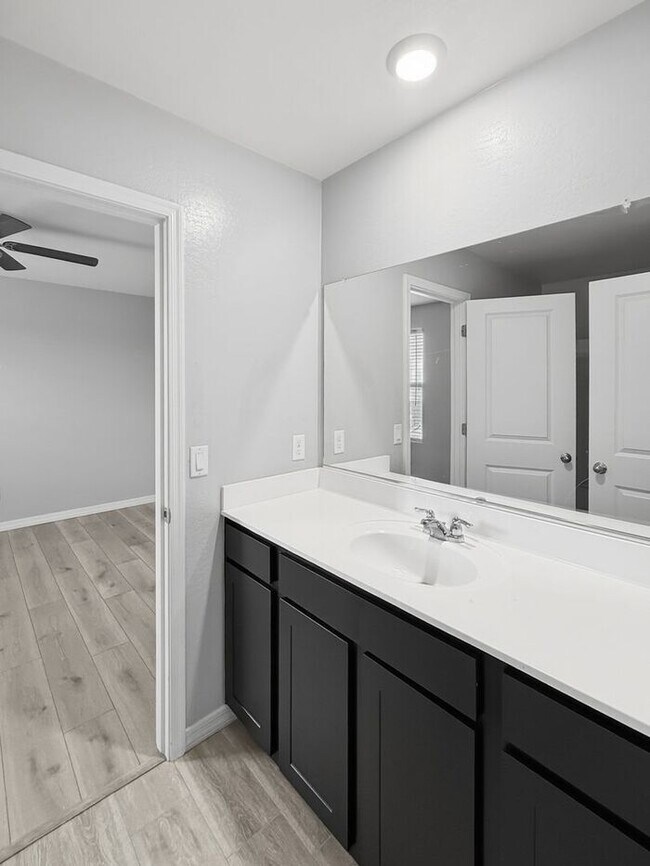 Building Photo - Home in Litchfield Park at Canyon Views! 5bd 4.5ba