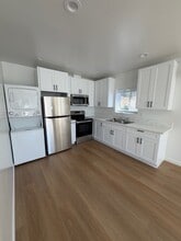 Building Photo - 174 Bethune Way