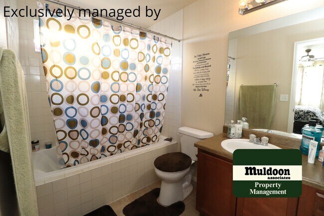 Building Photo - AVAILABLE NOW Lovely 3 Bedroom in Lorson R...