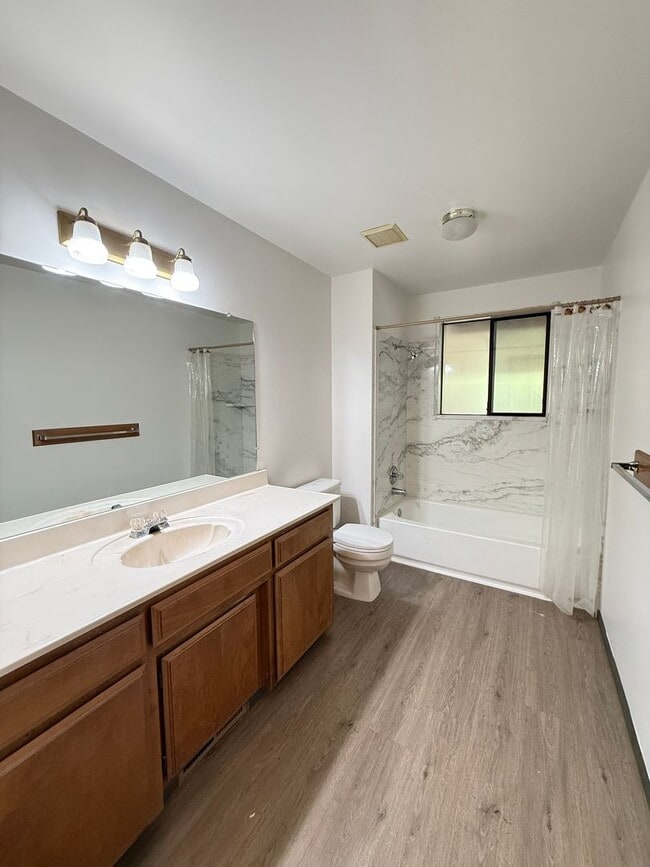 Building Photo - Charming 3 bed 2 bath home in SE Medford!