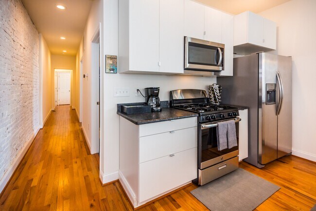 Building Photo - 600 S Linwood Ave