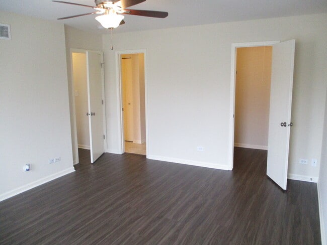 Building Photo - 203 Teak Ln