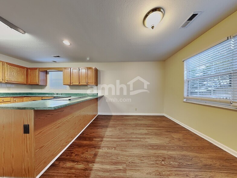 Building Photo - 1112 Oak Haven Rd