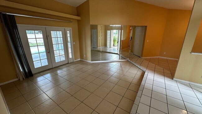 Building Photo - SPACIOUS 4-BEDROOM HOME WITH SCREENED POOL IN SE CAPE CORAL