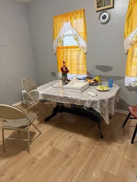 Building Photo - 167 Walnut St