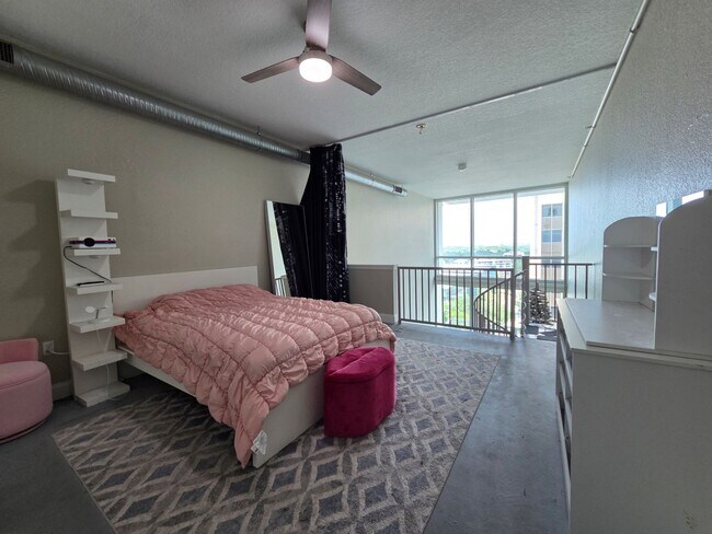 Building Photo - One Bedroom Condo at The Vue in Downtown Orlando