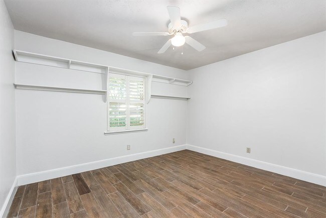 Building Photo - 1113 Villa Downs Dr