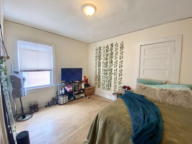 Building Photo - 2586 N Cramer St