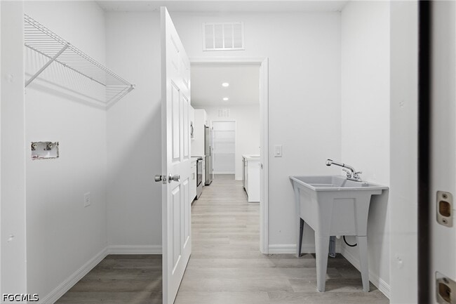 Building Photo - 1406 Ford Cir