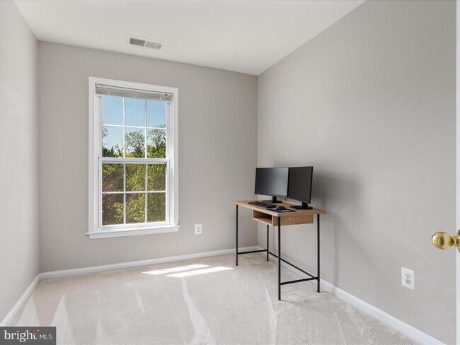 Building Photo - 42033 Bushclover Terrace