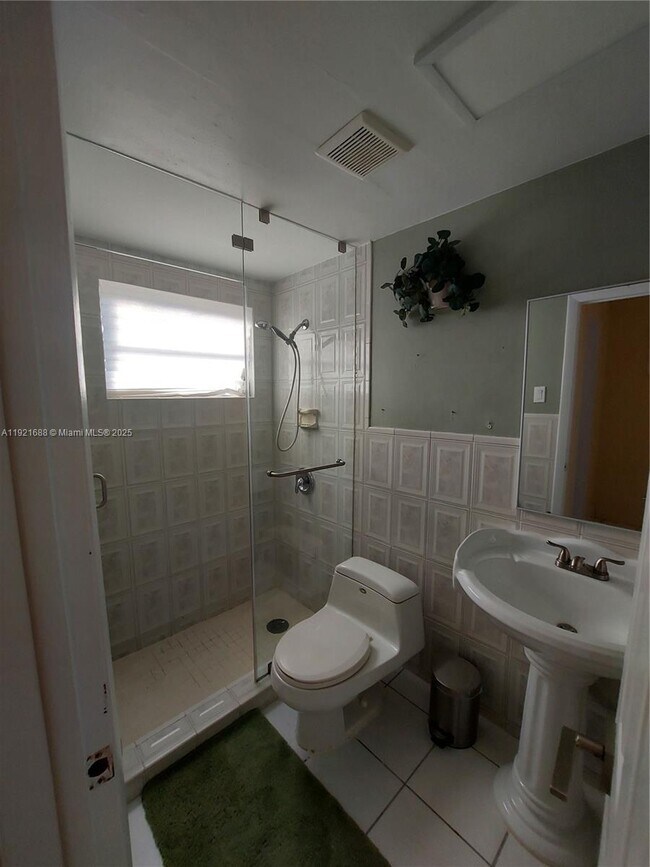 Building Photo - 8105 SW 17th Terrace