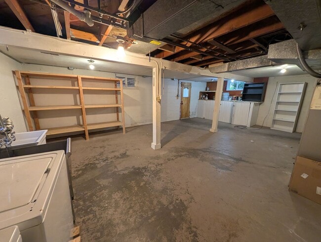 Building Photo - Quaint 2 Bedroom in Navy Yard City - TONS of Extra Space! Available Now!