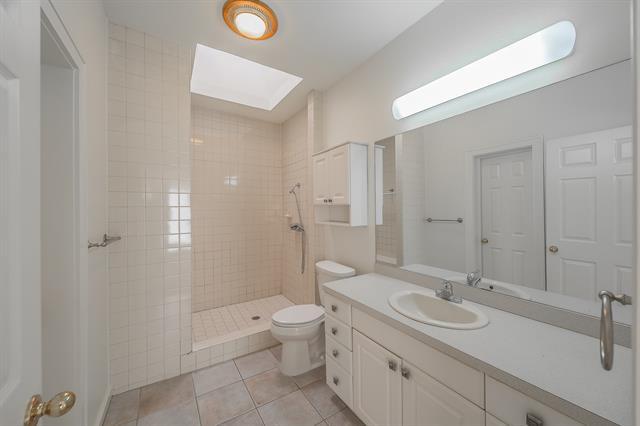 Building Photo - 2412 Kenley St