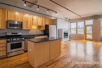 Building Photo - 6 Laflin-808