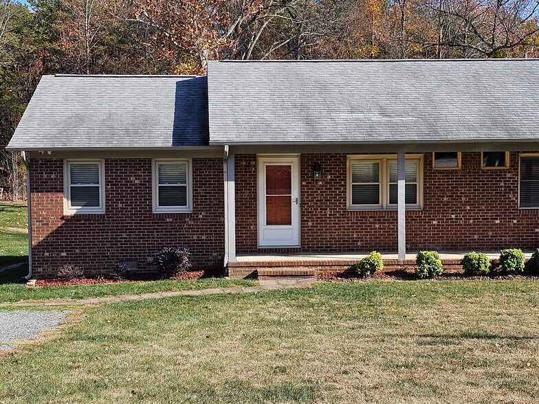 Building Photo - 105 Meredith Dr