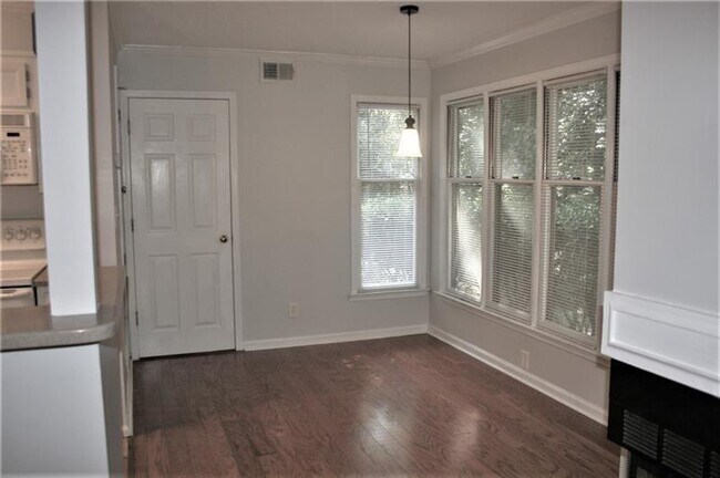 Building Photo - 901 Garden Ct