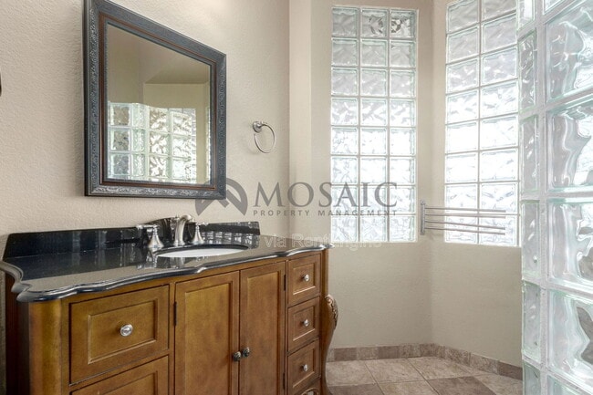 Building Photo - 2738 E Silverwood Dr