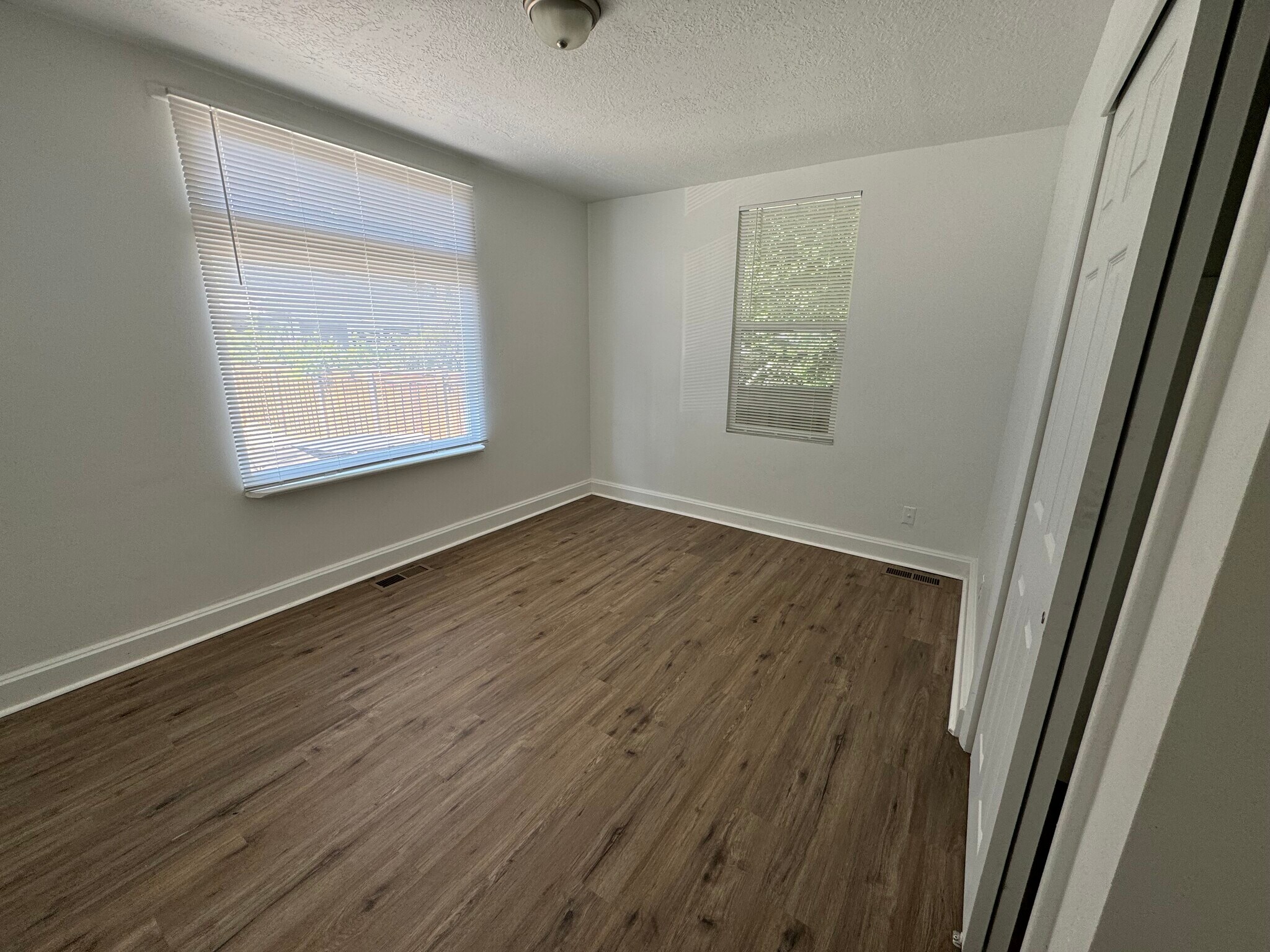 Building Photo - 545 E 600 S