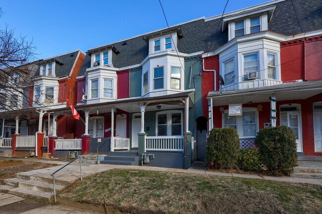 Building Photo - 227 S Ann St