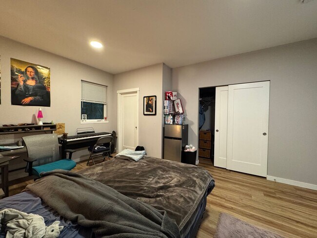 Building Photo - 6 Bed 5 Bath House Newer Updated Near Happy Valley, Fairhaven, WWU