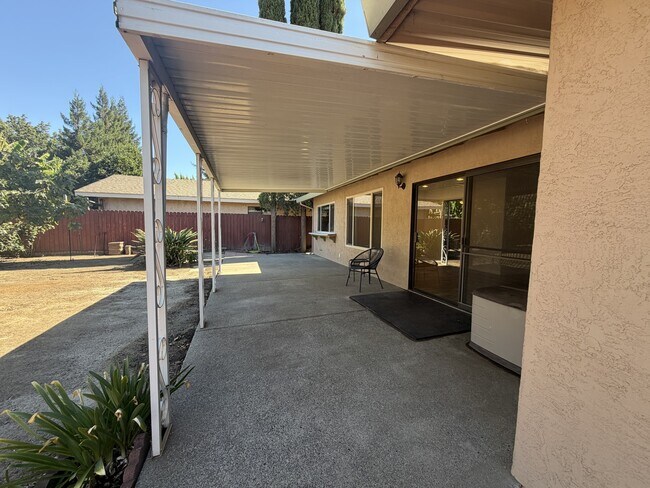 Building Photo - 113 Riverview Ct