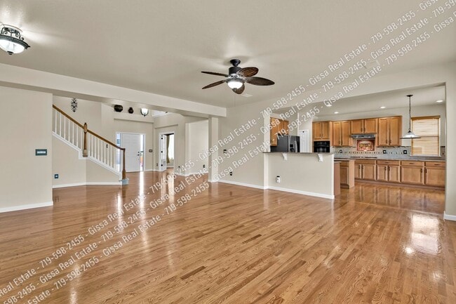 Building Photo - This beautiful 4 bedroom, 3 1/2 bathroom, ...