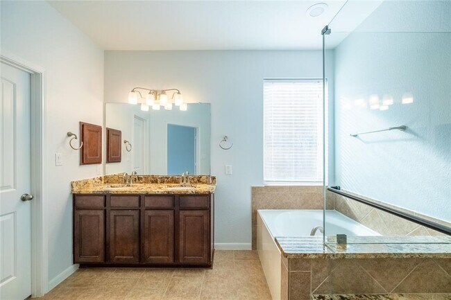 Building Photo - 17523 Quiet Shores Dr