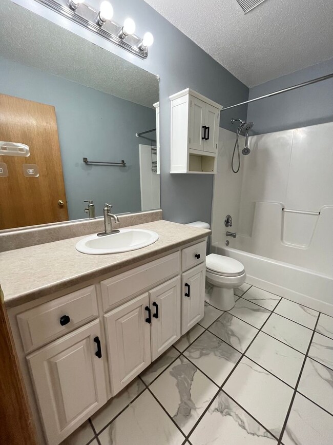 Building Photo - 3 Bed/2 Bath West Side Home For Rent!!