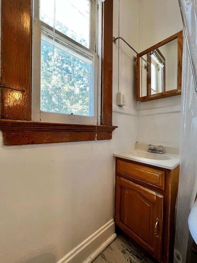 Building Photo - The Remington (BR-LN)