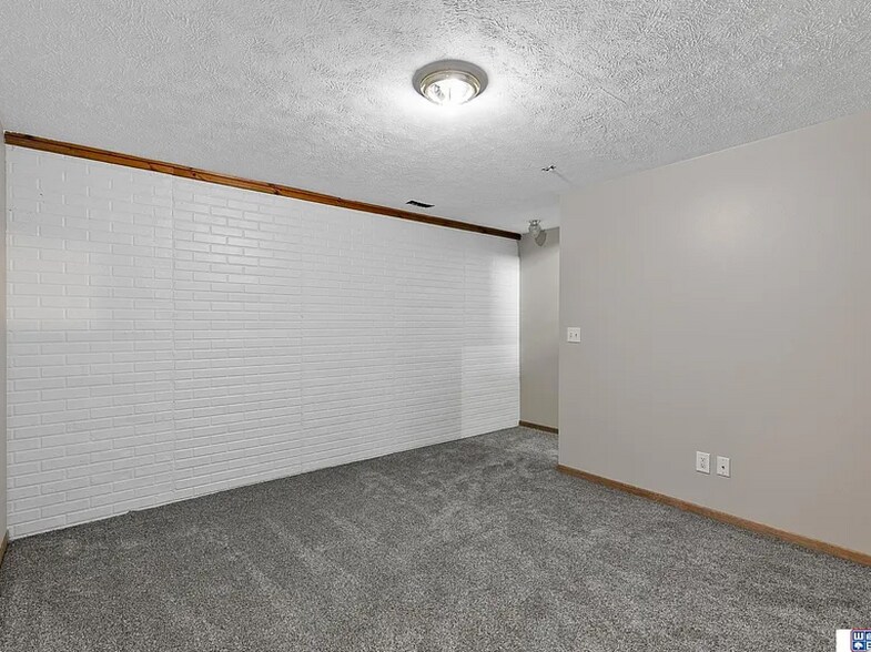 Building Photo - 706 Old Cheney Rd