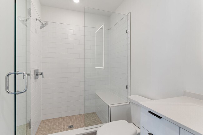 Building Photo - 2 Bed 2 Bath Apartment in West Midtown!