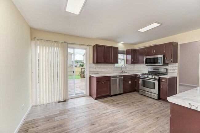 Building Photo - 1413 Skylark Ln