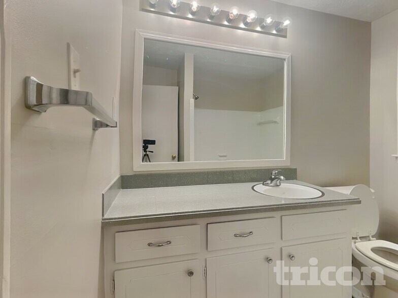 Building Photo - 5555 Richland Dr