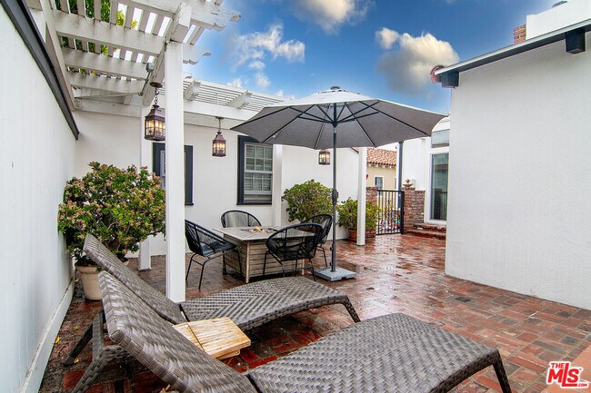 Building Photo - 106 N Citrus Ave