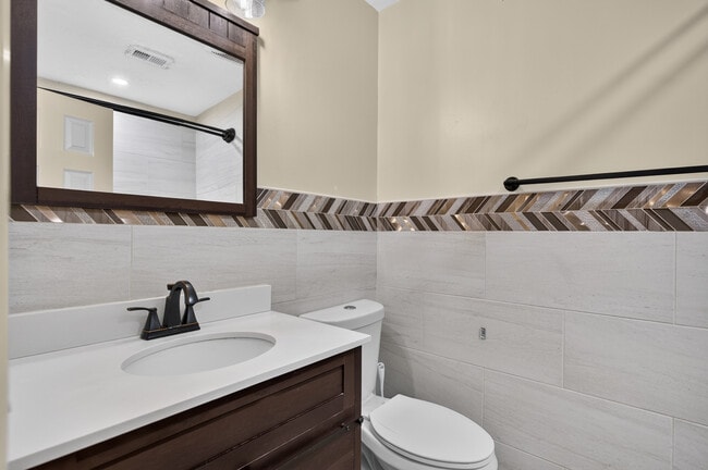 Building Photo - 414 Somerset Dr