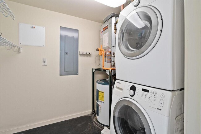 Building Photo - 915 Olive St