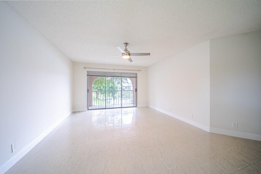 Building Photo - 13810 Oneida Dr