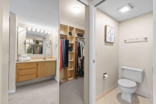 Building Photo - 501 S Seas Dr