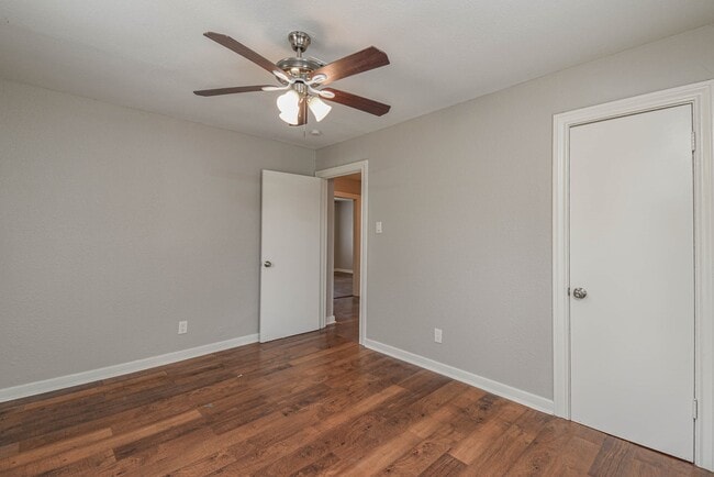 Building Photo - 208 17th Ave N