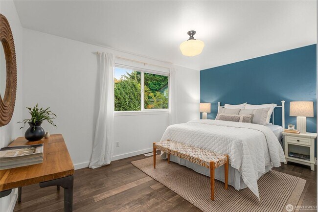 Building Photo - Classic Mid-Century Rambler with Modern Co...