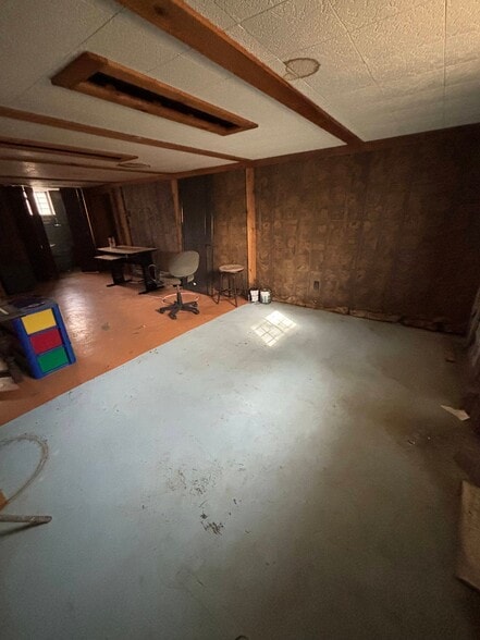 Building Photo - 2211 W Butler St