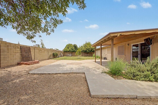 Building Photo - 12222 N 49th Ave