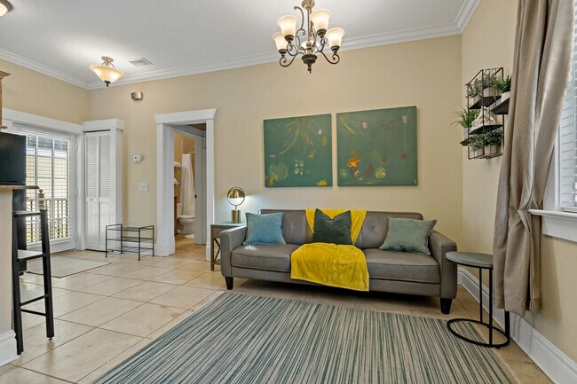 Building Photo - 509 S Willow Ave