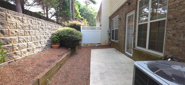 Building Photo - 561 Woodland Park Terrace